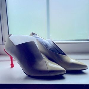 NEVER BEEN USED United Nude beige nude color bootie